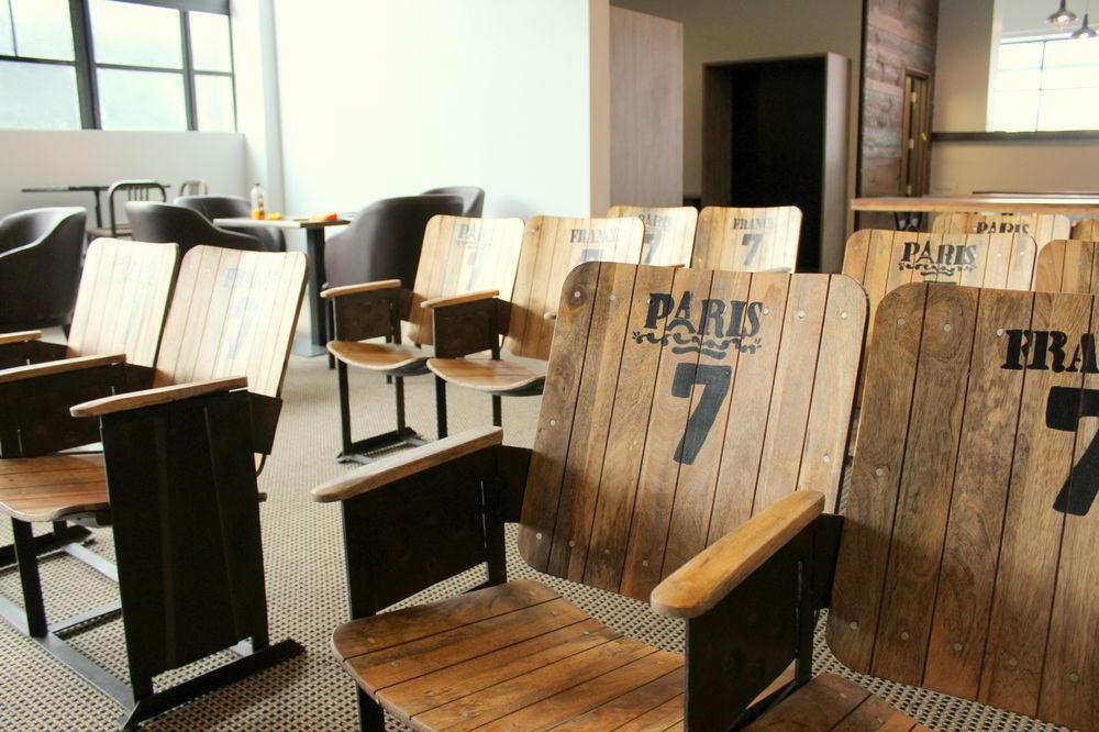 Urbanz Hostel Christchurch Ngoại thất bức ảnh The classroom at the Paris Observatory