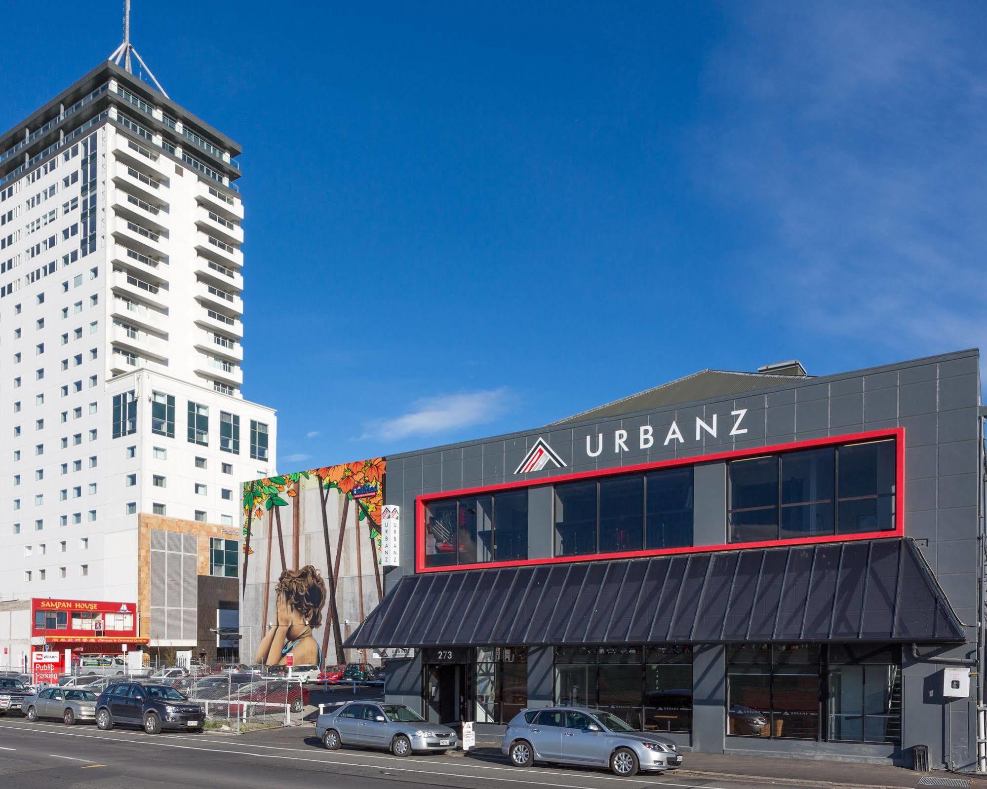 Urbanz Hostel Christchurch Ngoại thất bức ảnh The Urbanz building in 2015