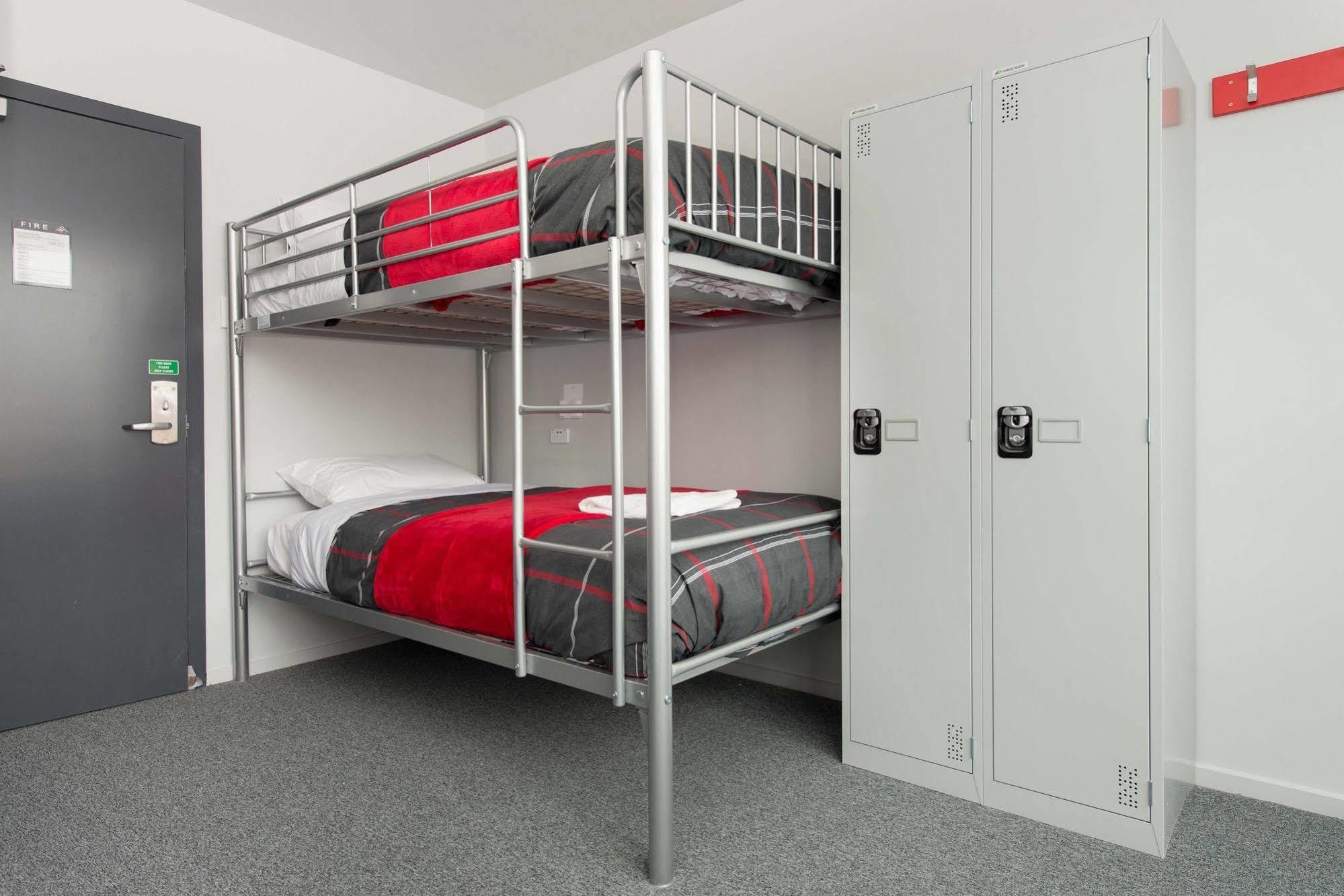 Urbanz Hostel Christchurch Ngoại thất bức ảnh A bunk bed