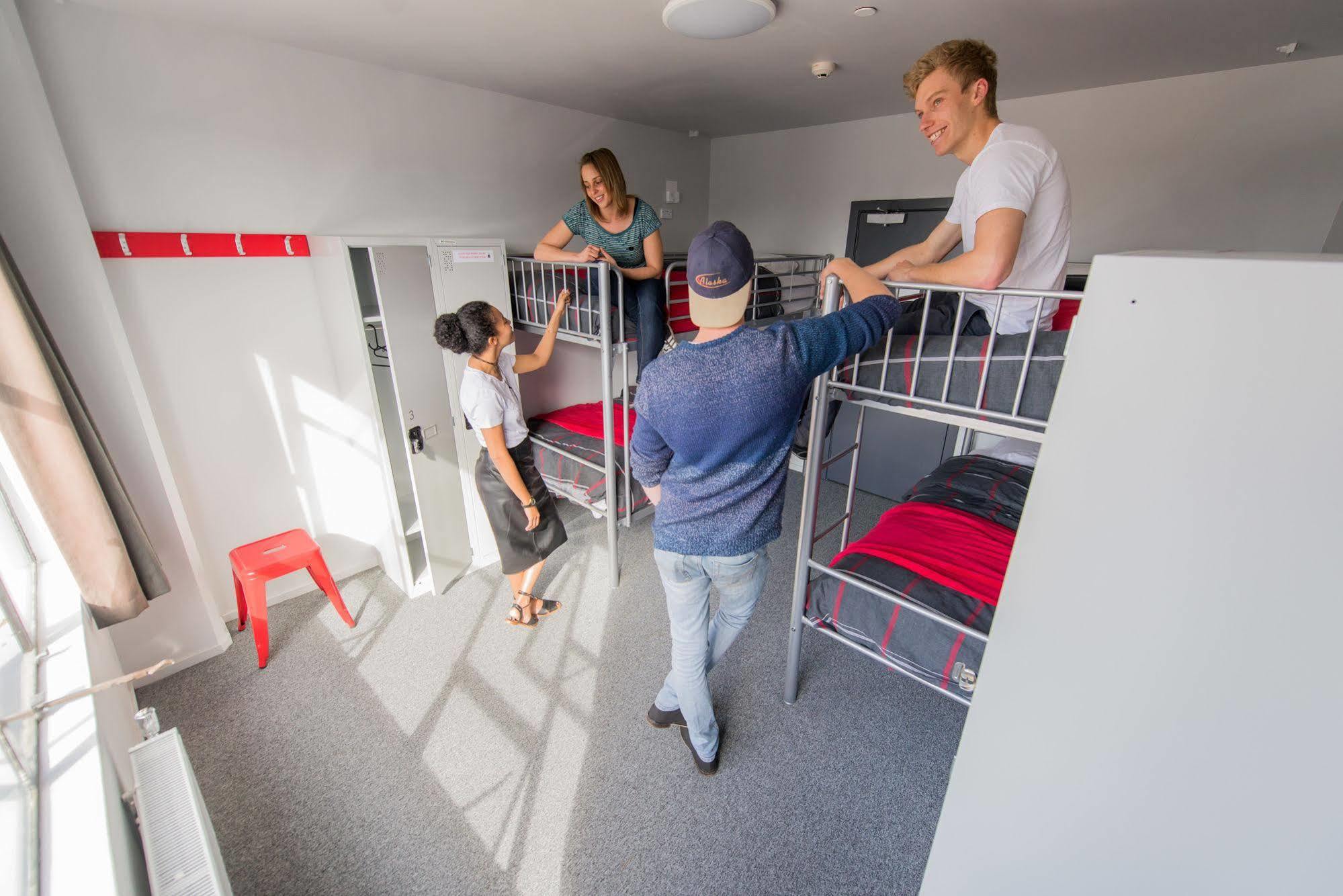 Urbanz Hostel Christchurch Ngoại thất bức ảnh Hostel in Berlin